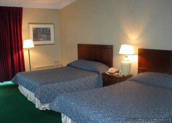 Rodeway Inn Greenfield Habitación foto